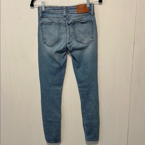 Lucky Brand Woman Blue Skinny Jeans with Stretchy Denim - Picture 3 of 4